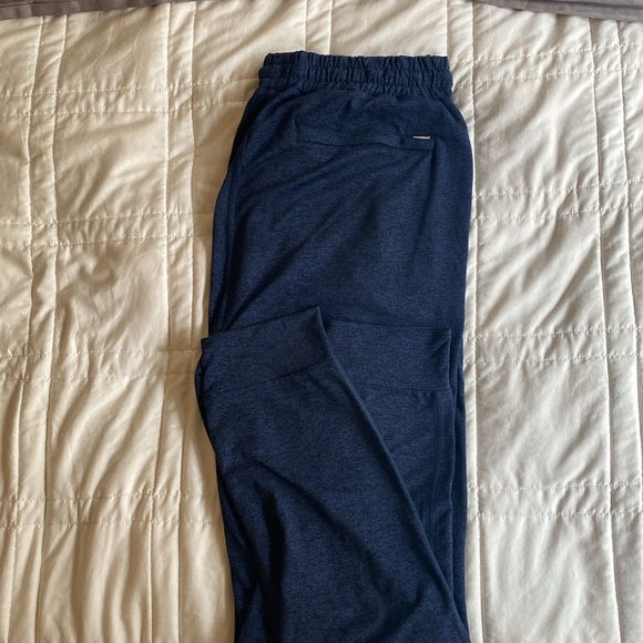 Navy men’s vuori jogger - Picture 2 of 3
